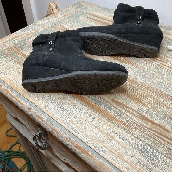 Nine West Black Faux Suede Wedge Bootie, Girls Size 4 - Picture 3 of 8